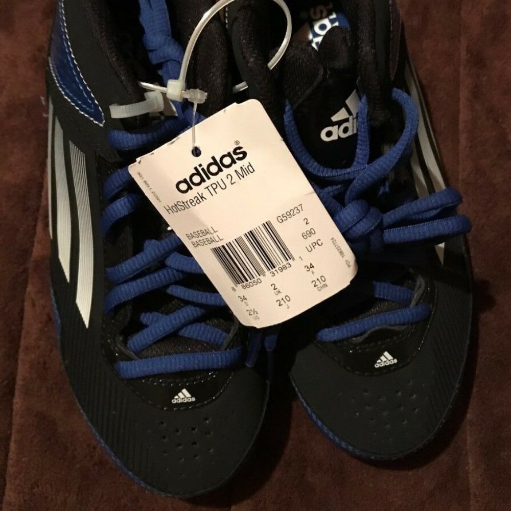 ADIDAS BOYS SOCCER CLEATS SIZE 2 1/2